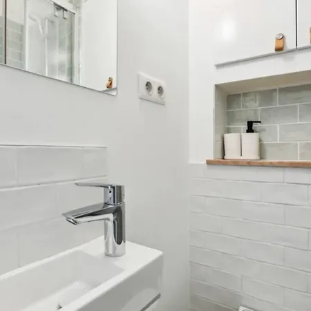 Bien Equipe A Proximite Du Parc Des Princes *